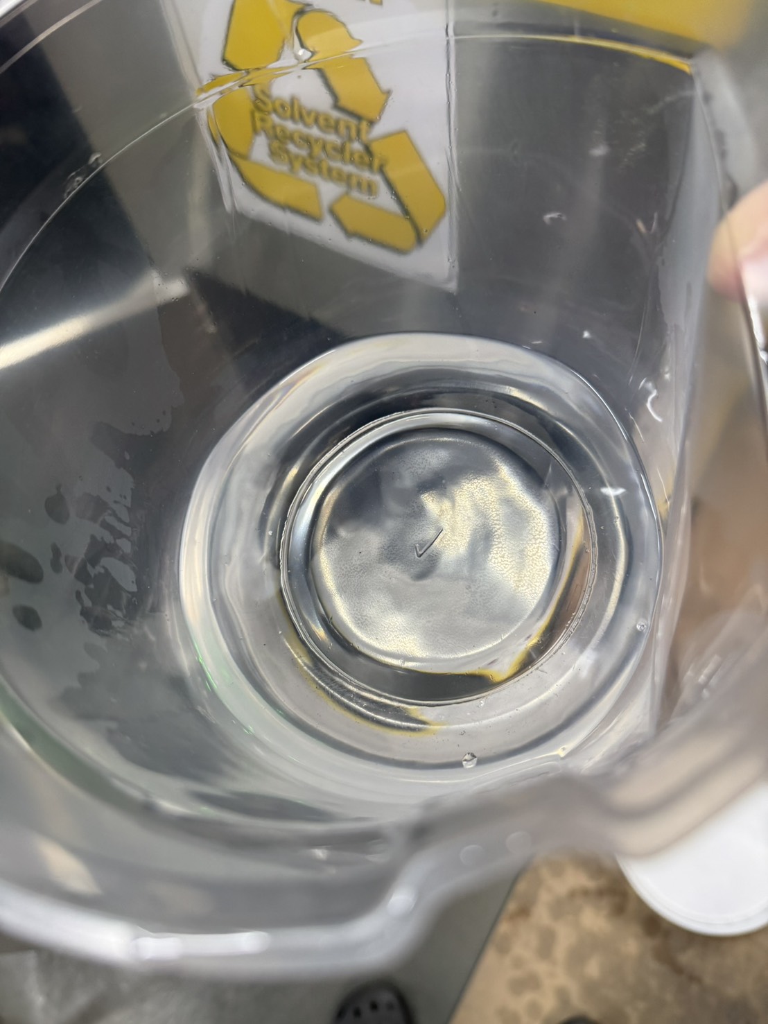 再生して取り出した透明なシンナー